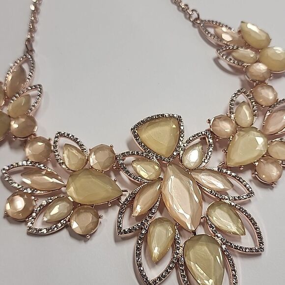 Elegant Gold and Cream Statement Necklace - Picture 1 of 7